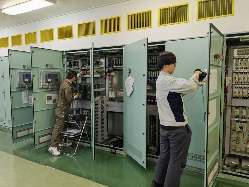 Main switchboard retrofit and maintenance